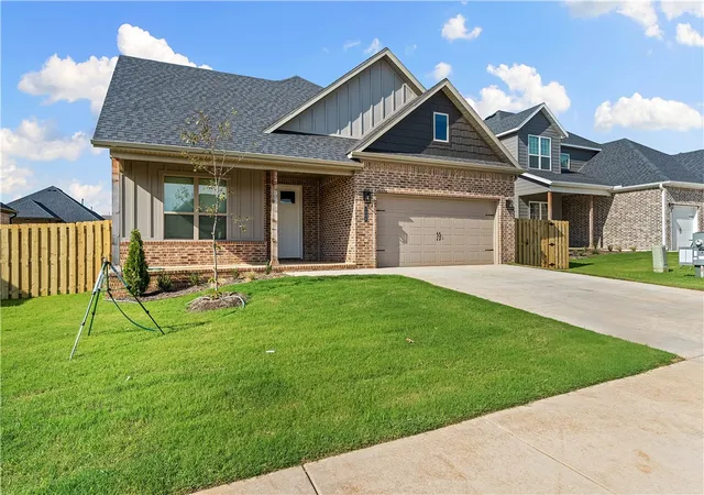 Photo 2 of Single family home for sale at 1906 Ferguson St, Pea Ridge, AR 72751 | MLS# 1360434 | Listing updated on 2026-10-05