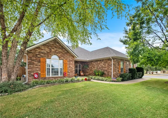 Photo 1 of Sale Pending at 2100 Montclair Ave, Siloam Springs, AR 72761 | MLS# 1360291 | Listing updated on 2026-09-01