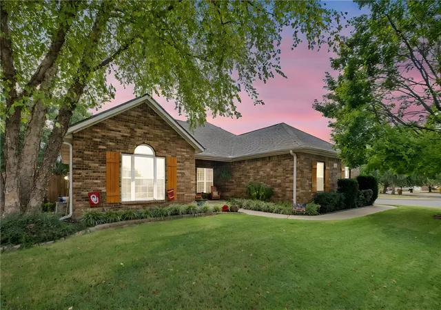 Photo 2 of Sale Pending at 2100 Montclair Ave, Siloam Springs, AR 72761 | MLS# 1360291 | Listing updated on 2026-09-01
