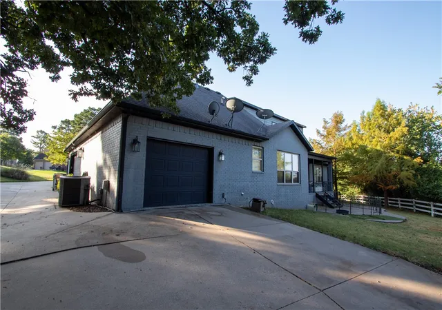 Photo 3 of Single family home for sale at 3243 N Blue Star Dr, Fayetteville, AR 72703 | MLS# 1360485 | Listing updated on 2026-09-05