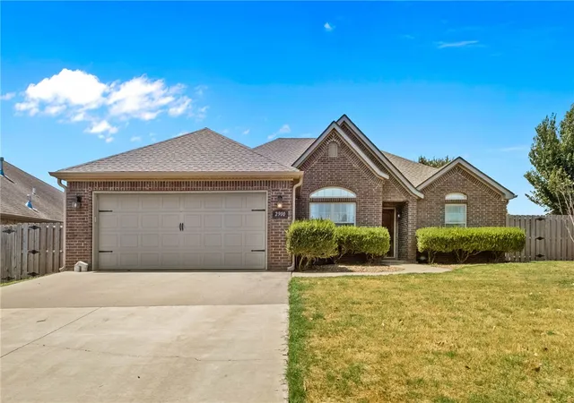 Photo 1 of Single family home for sale at 2900 Sw Oakleigh Rd, Bentonville, AR 72713 | MLS# 1360455 | Listing updated on 2026-08-29