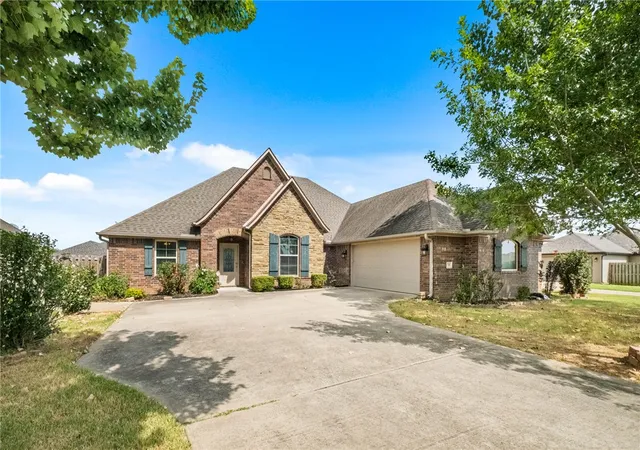 Photo 2 of Sale Pending at 709 Sw Barn Valley Rd, Bentonville, AR 72712 | MLS# 1360498 | Listing updated on 2026-09-02