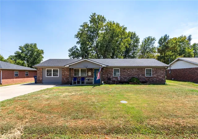Photo 1 of Sale Pending at 902 W Harvard St, Siloam Springs, AR 72761 | MLS# 1360501 | Listing updated on 2026-09-15