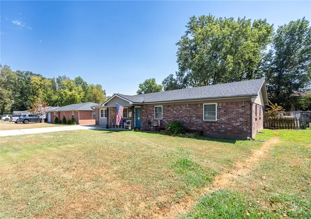 Photo 3 of Sale Pending at 902 W Harvard St, Siloam Springs, AR 72761 | MLS# 1360501 | Listing updated on 2026-09-15