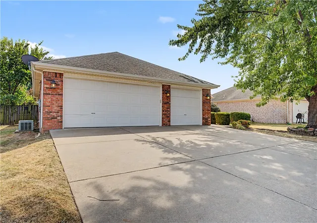 Photo 2 of Single family home for sale at 3909 Sw Moline Ave, Bentonville, AR 72712 | MLS# 1360507 | Listing updated on 2026-08-30