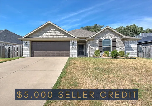 Photo 1 of Single family home for sale at 818 Copper St, Lowell, AR 72745 | MLS# 1360306 | Listing updated on 2026-09-14