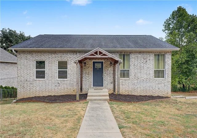 Photo 3 of Single family home for sale at 871 Foothills Dr, Fayetteville, AR 72701 | MLS# 1360221 | Listing updated on 2026-09-04