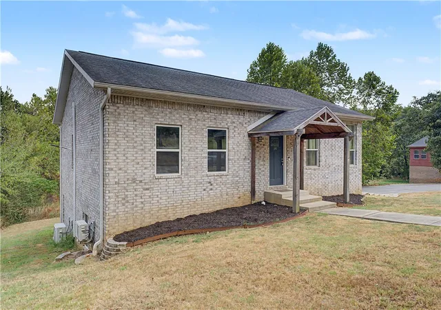Photo 3 of Single family home for sale at 871 Foothills Dr, Fayetteville, AR 72701 | MLS# 1360221 | Listing updated on 2026-09-04