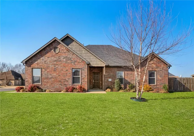 Photo 1 of Single family home for sale at 555 Harrison St, Pea Ridge, AR 72751 | MLS# 1360515 | Listing updated on 2026-08-30