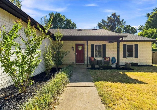 Photo 1 of Sale Pending at 308 E Village Dr, Fayetteville, AR 72703 | MLS# 1360319 | Listing updated on 2026-09-07