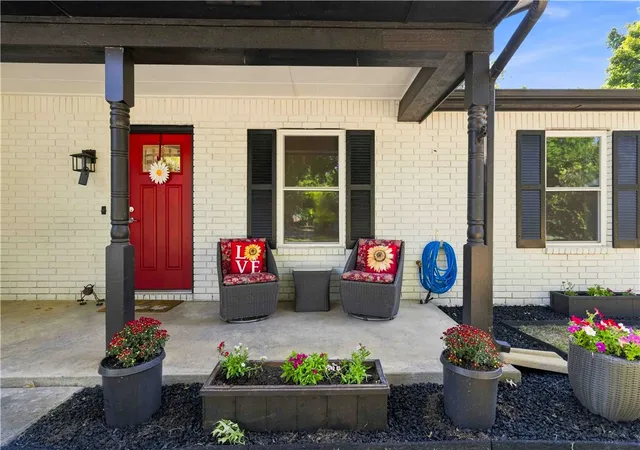 Photo 2 of Sale Pending at 308 E Village Dr, Fayetteville, AR 72703 | MLS# 1360319 | Listing updated on 2026-09-07