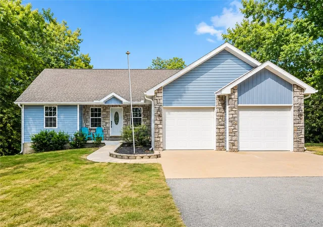 Photo 2 of Single family home for sale at 15584 Hammer Rd, Neosho, MO 64850 | MLS# 1360522 | Listing updated on 2026-10-14