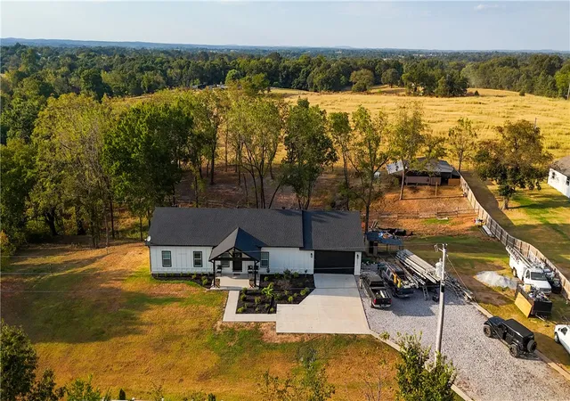 Photo 1 of Single family home for sale at 21534 Keaton Rd, Springdale, AR 72764 | MLS# 1360549 | Listing updated on 2026-09-26