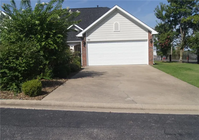 Photo 2 of Townhouse for sale at 900 Dixon, Rogers, AR 72758 | MLS# 1359080 | Listing updated on 2026-09-02