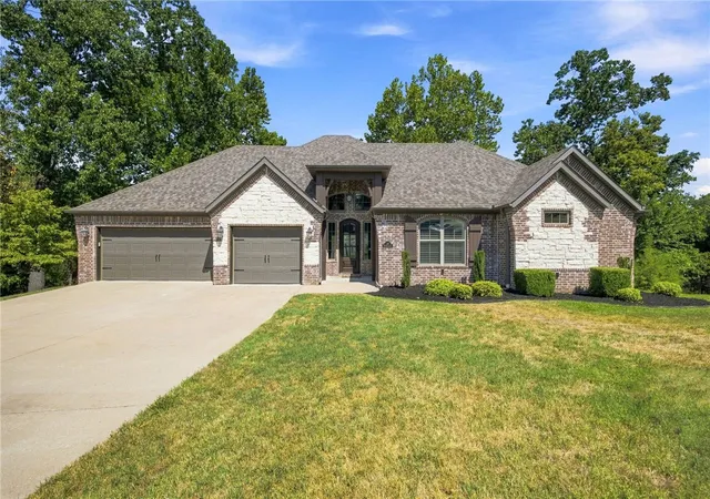 Photo 1 of Sale Pending at 28 Harbour Dr, Bentonville, AR 72712 | MLS# 1360091 | Listing updated on 2026-09-04