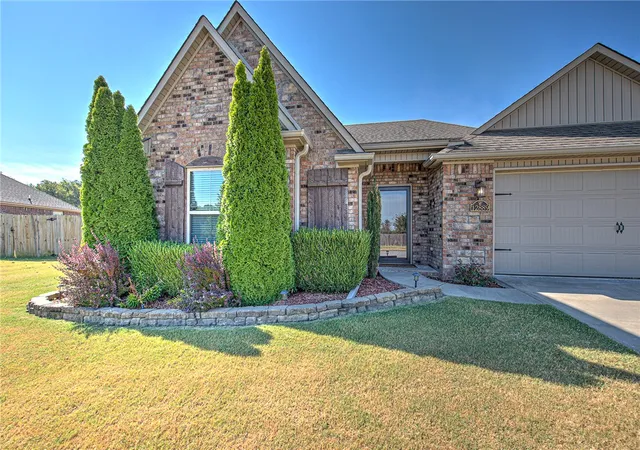 Photo 2 of Single family home for sale at 12889 Canopy Oaks Dr, Farmington, AR 72730 | MLS# 1360567 | Listing updated on 2026-08-31