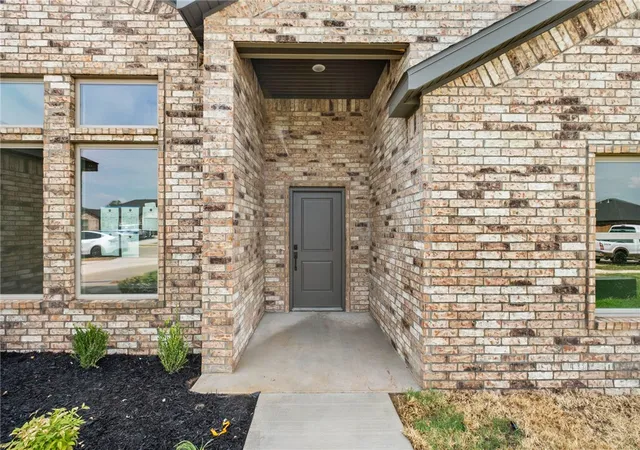 Photo 2 of Single family home for sale at 1021 Marquis Ave, Lowell, AR 72745 | MLS# 1360572 | Listing updated on 2026-08-31