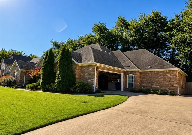 Photo 3 of Sale Pending at 3763 E Township St, Fayetteville, AR 72703 | MLS# 1360581 | Listing updated on 2026-10-03