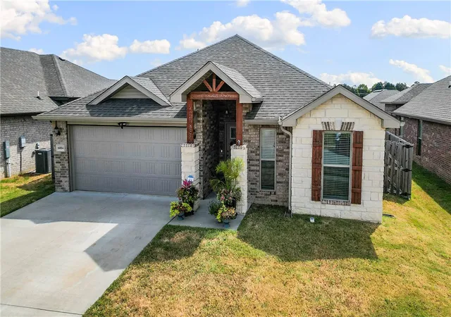 Photo 2 of Single family home for sale at 6004 Nw Ettie May St, Bentonville, AR 72713 | MLS# 1360551 | Listing updated on 2026-10-21