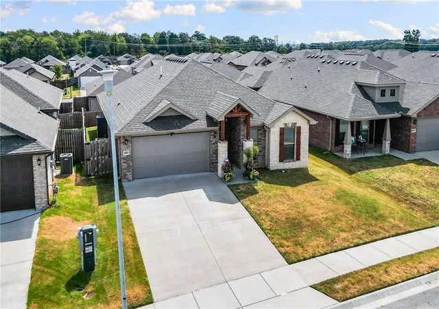 Photo 3 of Single family home for sale at 6004 Nw Ettie May St, Bentonville, AR 72713 | MLS# 1360551 | Listing updated on 2026-10-21
