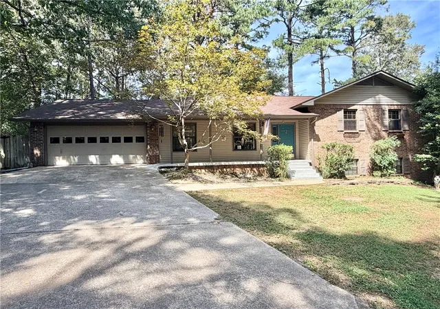 Photo 2 of Sale Pending at 301 Racquet Run, Harrison, AR 72601 | MLS# 1360570 | Listing updated on 2026-09-05