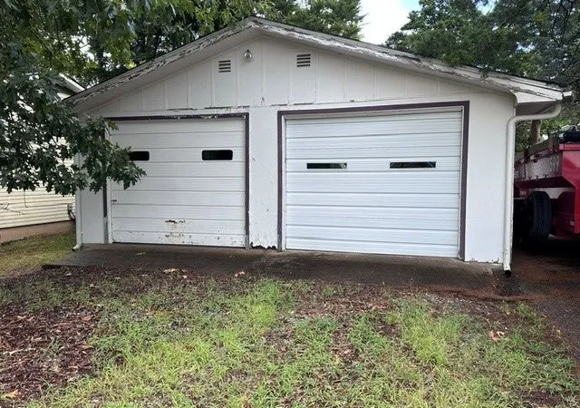 Photo 3 of Sale Pending at 309 Broadway, Bull Shoals, AR 72619 | MLS# 1360610 | Listing updated on 2026-09-04