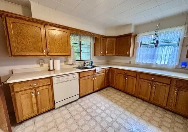 Photo 4 of Sale Pending at 309 Broadway, Bull Shoals, AR 72619 | MLS# 1360610 | Listing updated on 2026-09-04