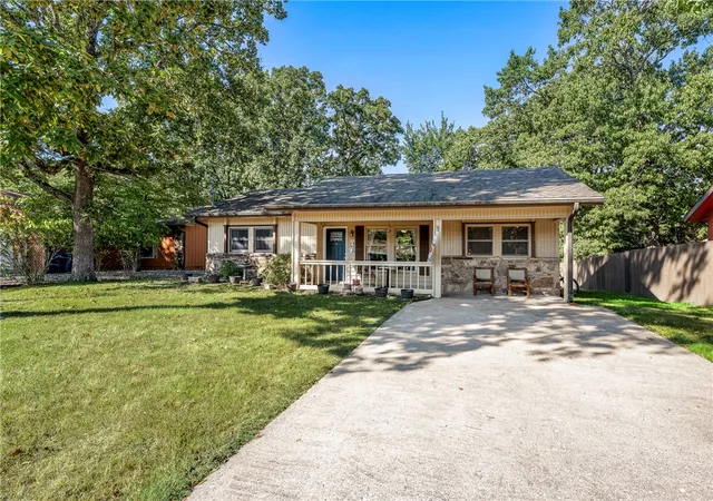 Photo 1 of Sale Pending at 7 Brightling Ln, Bella Vista, AR 72715 | MLS# 1360259 | Listing updated on 2026-09-14