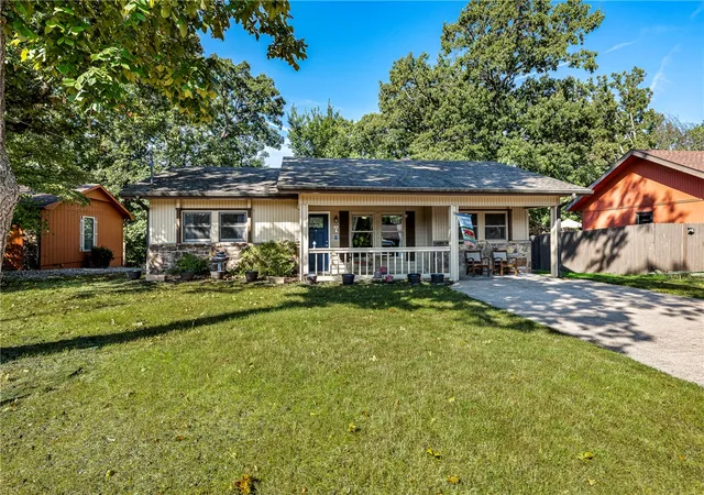 Photo 2 of Sale Pending at 7 Brightling Ln, Bella Vista, AR 72715 | MLS# 1360259 | Listing updated on 2026-09-14