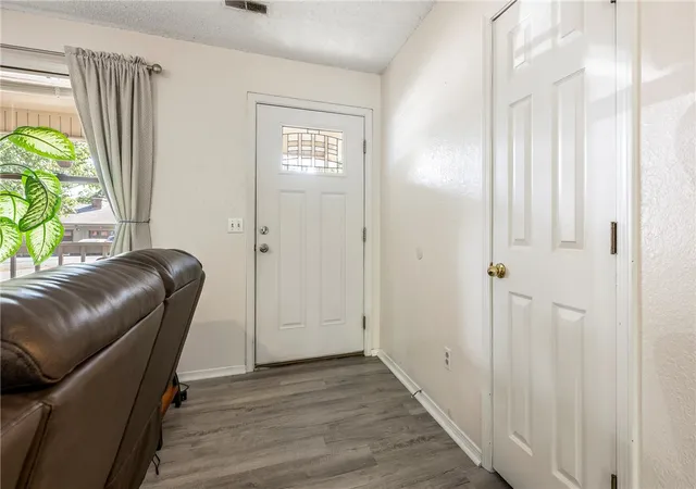 Photo 4 of Sale Pending at 7 Brightling Ln, Bella Vista, AR 72715 | MLS# 1360259 | Listing updated on 2026-09-14
