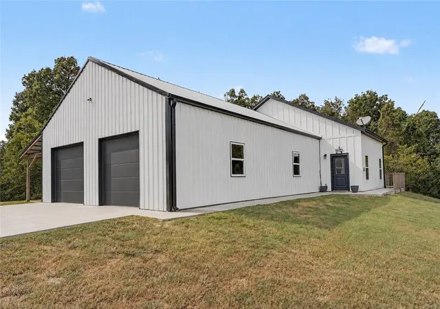 Photo 3 of Single family home for sale at 8060 Tillys Hl Rd, Decatur, AR 72722 | MLS# 1360583 | Listing updated on 2026-09-01