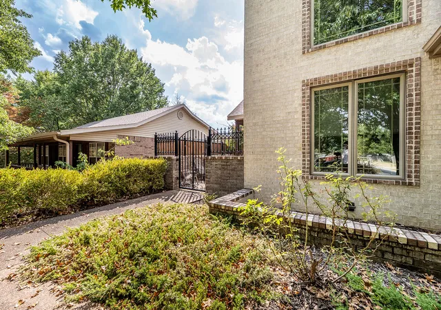 Photo 4 of Sale Pending at 1383 N Heritage Ave, Fayetteville, AR 72704 | MLS# 1360644 | Listing updated on 2026-09-09