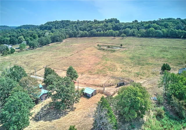 Photo 3 of Single family home for sale at 10153 Hogeye Fire Sta Rd, Fayetteville, AR 72701 | MLS# 1360681 | Listing updated on 2026-09-14
