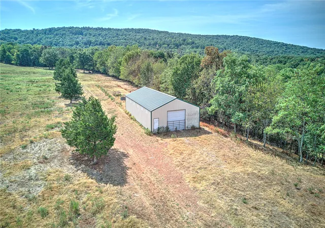 Photo 4 of Single family home for sale at 10153 Hogeye Fire Sta Rd, Fayetteville, AR 72701 | MLS# 1360681 | Listing updated on 2026-09-14