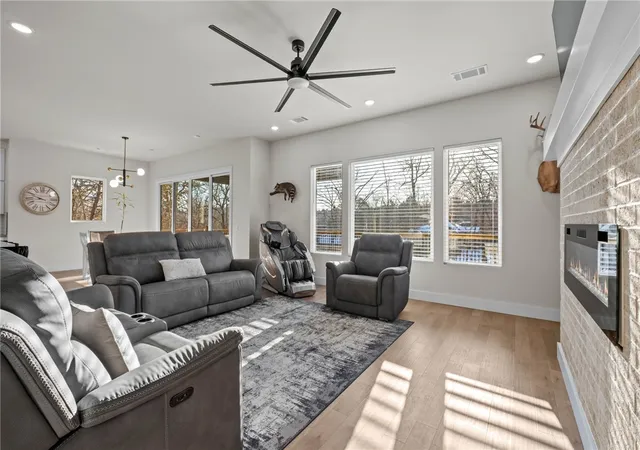 Photo 4 of Single family home for sale at 2 Helmsley Cir, Bella Vista, AR 72715 | MLS# 1360629 | Listing updated on 2026-09-04