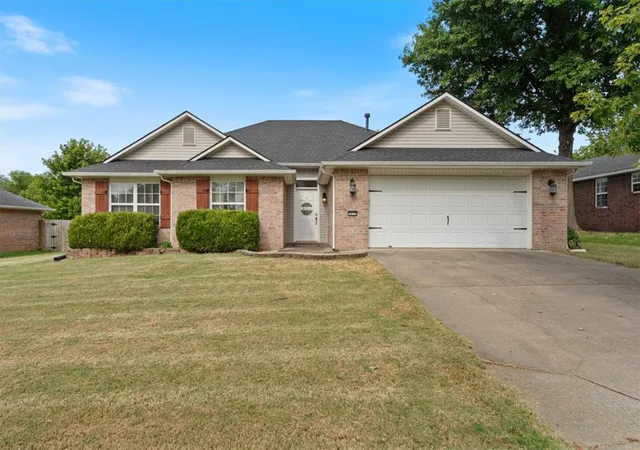 Photo 1 of Single family home for sale at 3033 N Rutile Dr, Fayetteville, AR 72704 | MLS# 1359913 | Listing updated on 2026-09-01