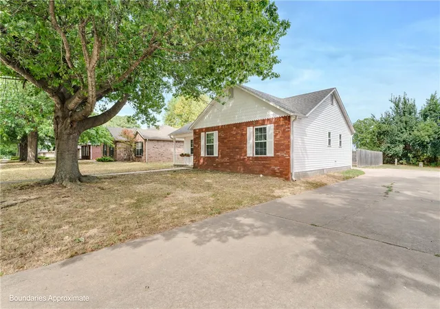 Photo 2 of Single family home for sale at 1284 N Tradition Ave, Fayetteville, AR 72704 | MLS# 1359049 | Listing updated on 2026-09-01