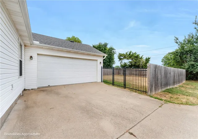 Photo 3 of Single family home for sale at 1284 N Tradition Ave, Fayetteville, AR 72704 | MLS# 1359049 | Listing updated on 2026-09-01