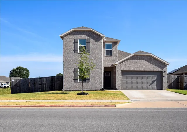 Photo 2 of Single family home for sale at 909 W Cottonwood St, Rogers, AR 72758 | MLS# 1360676 | Listing updated on 2026-09-02