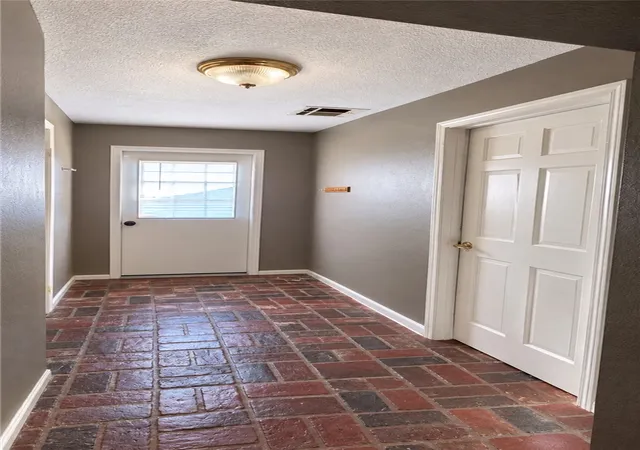 Photo 3 of Sale Pending at 303 E North St, Rogers, AR 72756 | MLS# 1360308 | Listing updated on 2026-09-03