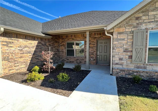 Photo 2 of Single family home for sale at 942 Fair Oaks St, Tontitown, AR 72762 | MLS# 1360720 | Listing updated on 2026-09-02