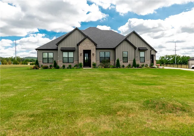 Photo 1 of Single family home for sale at 901 Noah St, Fayetteville, AR 72703 | MLS# 1360712 | Listing updated on 2026-09-13