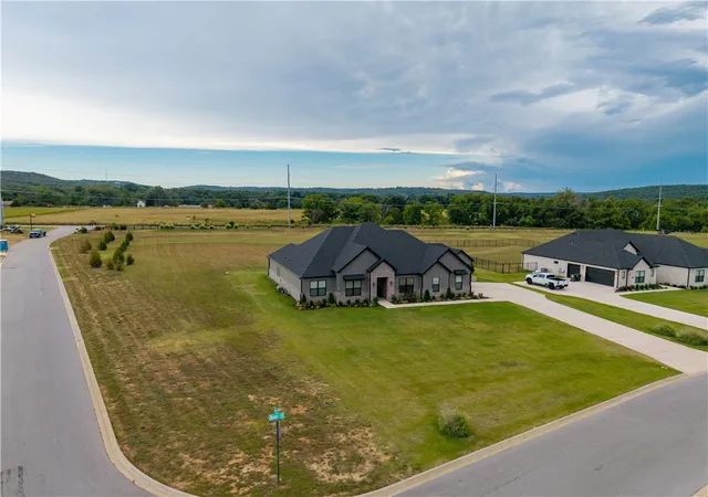 Photo 3 of Single family home for sale at 901 Noah St, Fayetteville, AR 72703 | MLS# 1360712 | Listing updated on 2026-09-13