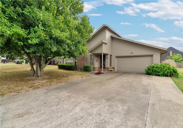 Photo 1 of Single family home for sale at 301 Edmondson Ave, Springdale, AR 72764 | MLS# 1360710 | Listing updated on 2026-09-02