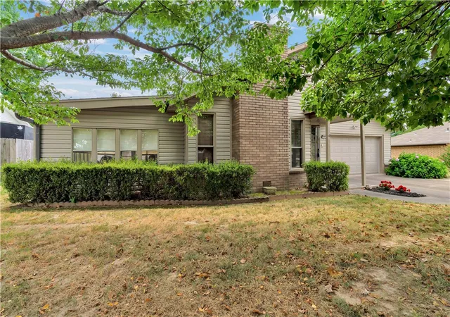 Photo 3 of Single family home for sale at 301 Edmondson Ave, Springdale, AR 72764 | MLS# 1360710 | Listing updated on 2026-09-02