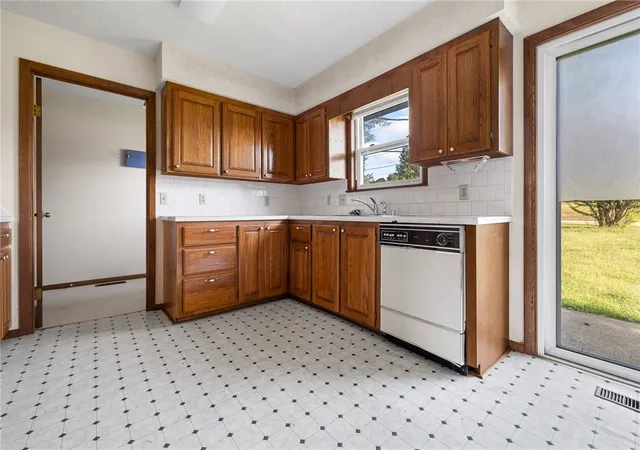 Photo 3 of Sale Pending at 105 Nancy St, Harrison, AR 72601 | MLS# 1360749 | Listing updated on 2026-09-07
