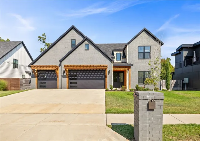 Photo 1 of Sale Pending at 205 Sw Autumn Hills Rd, Bentonville, AR 72712 | MLS# 1360755 | Listing updated on 2026-09-03