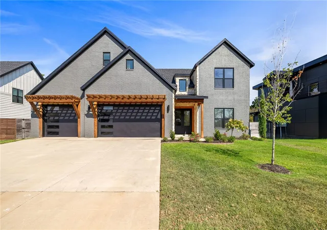 Photo 2 of Sale Pending at 205 Sw Autumn Hills Rd, Bentonville, AR 72712 | MLS# 1360755 | Listing updated on 2026-09-03