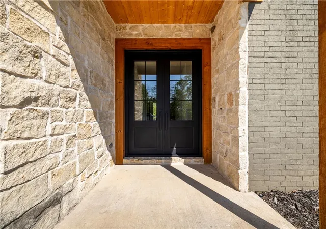 Photo 4 of Sale Pending at 205 SW Autumn Hills Rd, Bentonville, AR 72712 | MLS# 1360755 | Listing updated on 2026-09-03