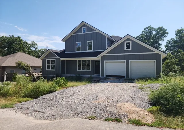 Photo 2 of Single family home for sale at 26 Wiltshire Dr, Bella Vista, AR 72714 | MLS# 1360283 | Listing updated on 2026-09-02